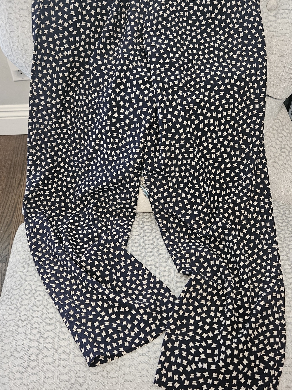 Vintage 100% Silk VALENTINO Miss V Navy Blue & White Printed Pants